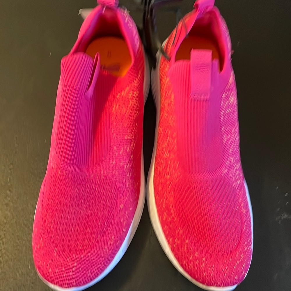 Avia womens size 8 sneakers